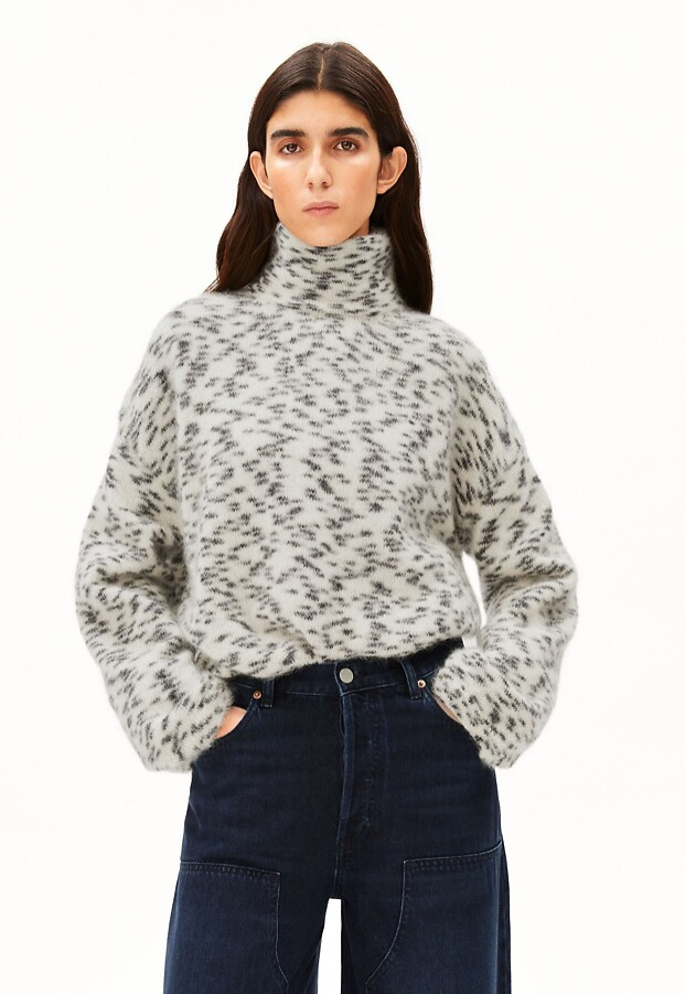 Gepunkteter Mohair-Strickpullover - oatmilk/black