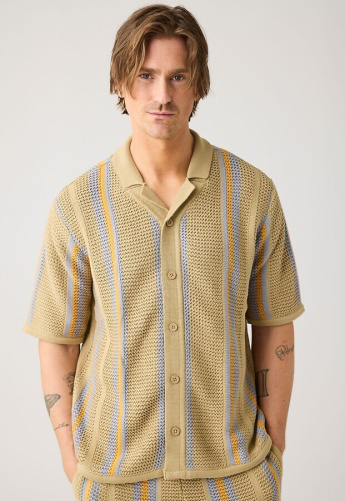 Gestricktes Kurzarm-Hemd - beige gestreift