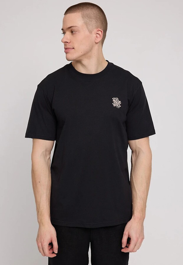 Chest Print T-Shirt - black